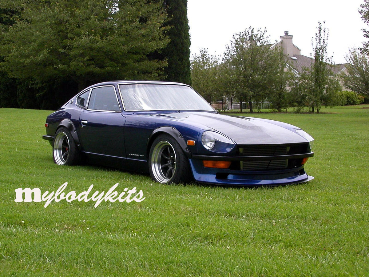 Installed View - Datsun 240Z / 260Z: 4-Piece Wheel Flare Set