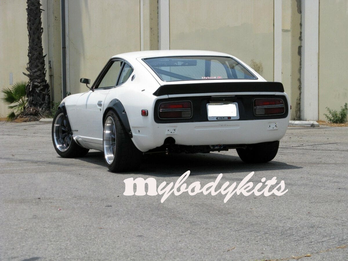 Installed View - Datsun 240Z / 260Z: 4-Piece Wheel Flare Set