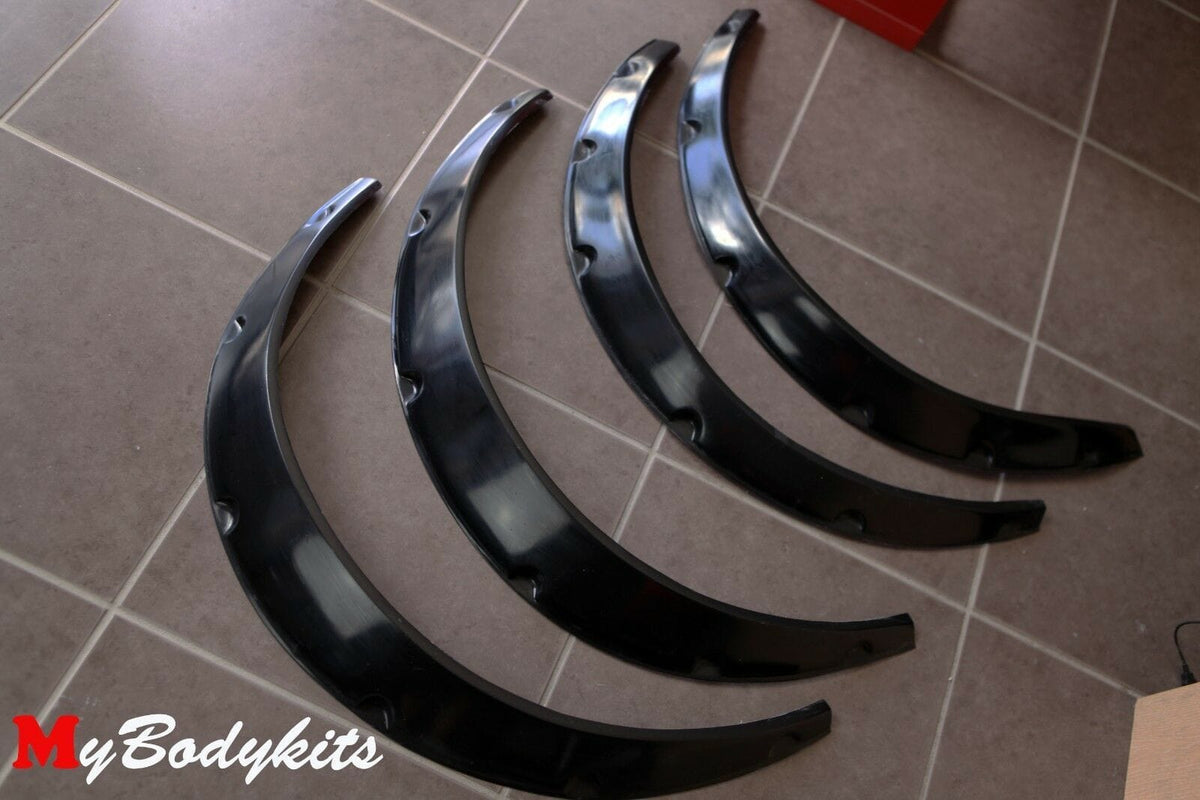 Installed View - Nissan Skyline R31 Coupe: 4-Piece Wheel Flare Set