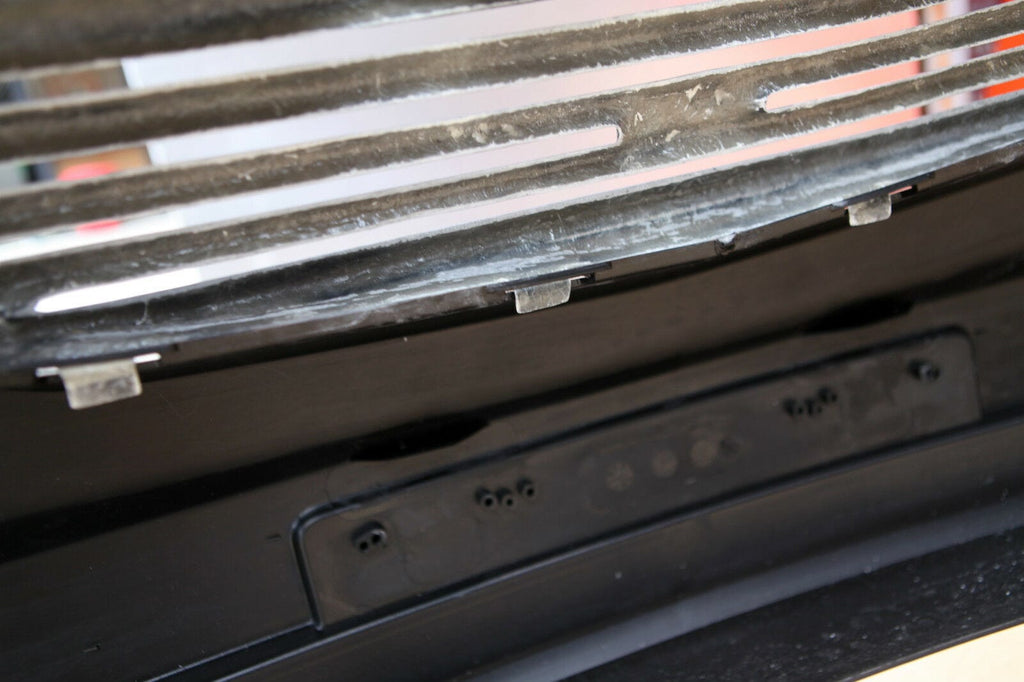 Installed View - Holden Commodore VE Series 1: Group 3 Front Grille