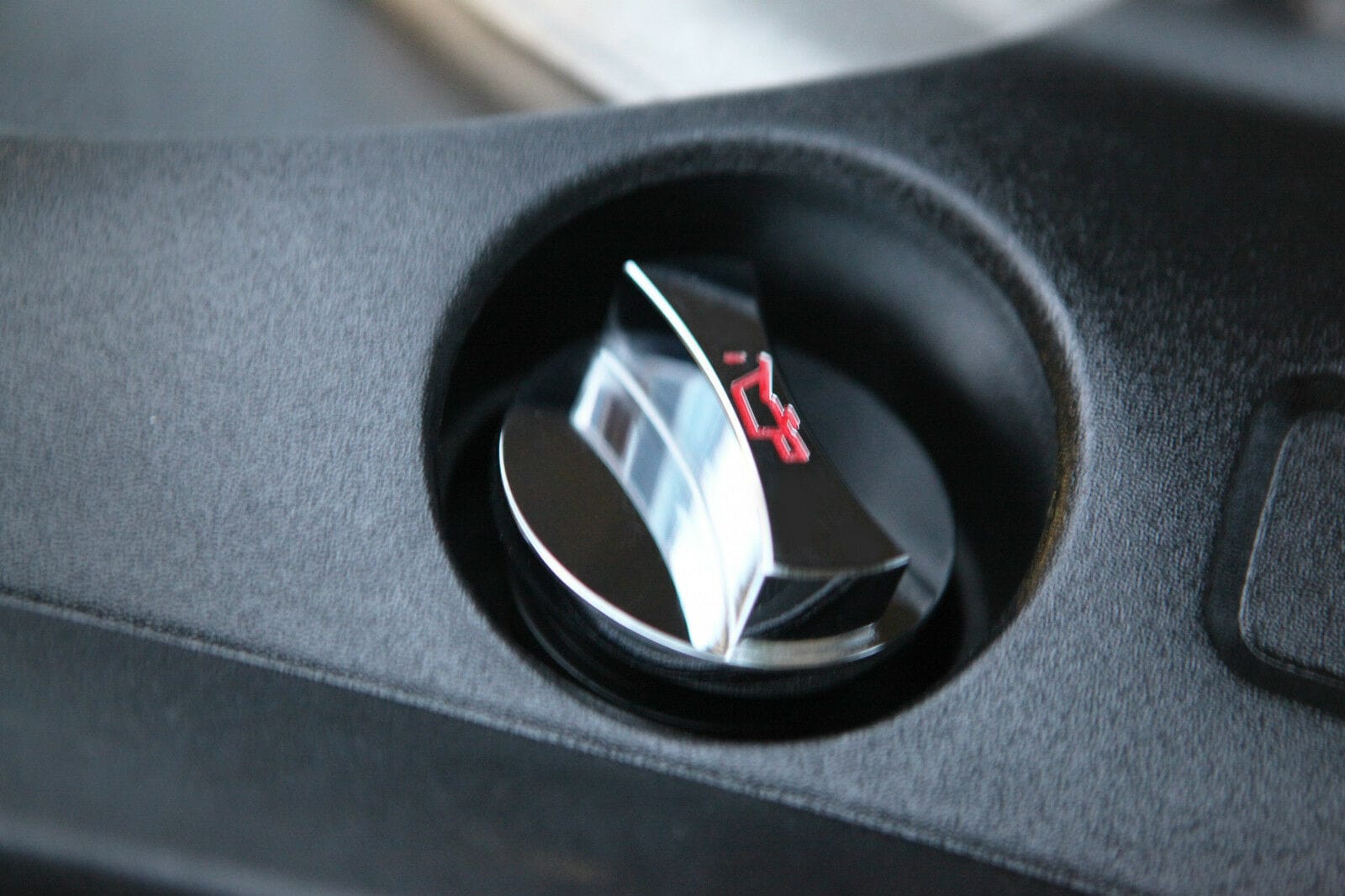 Installed View - Holden Commodore VT-VZ: Billet Engine Oil Cap (V6 Models)