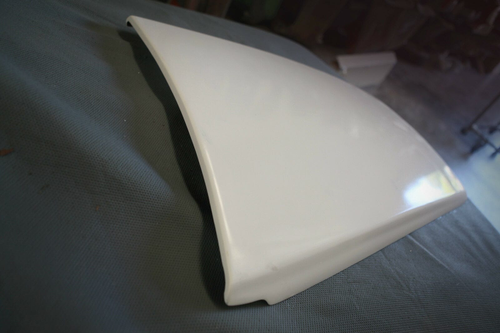Installed View - Holden Commodore VY/VZ: H-Style Bonnet Scoop