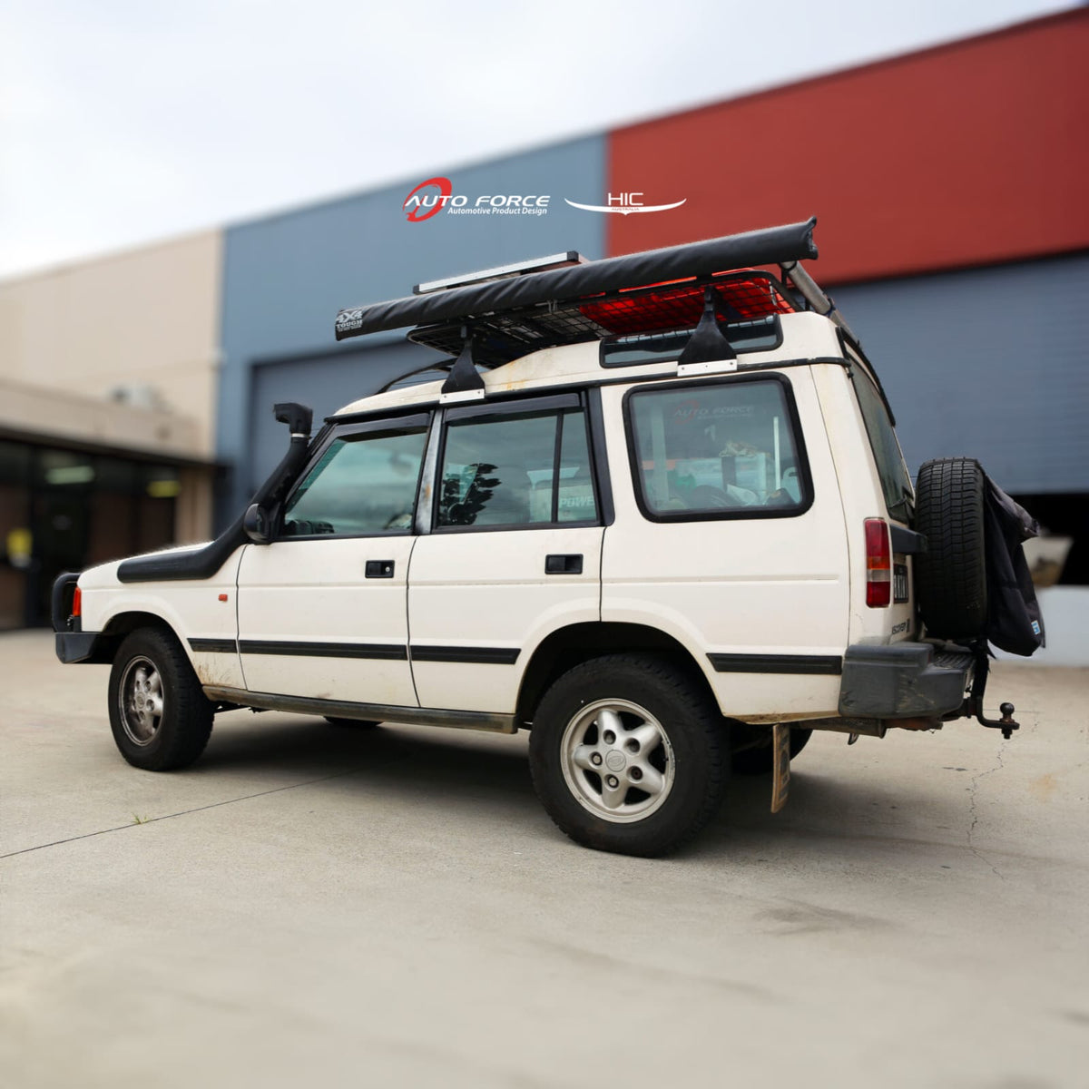 Installed View - Land Rover Discovery 1 (1989-1998): Premium Window Visors