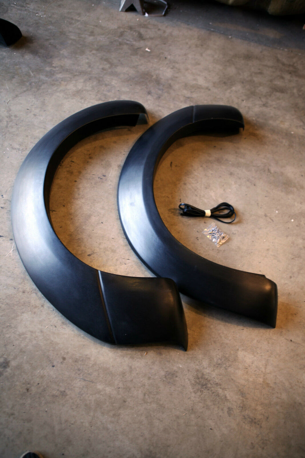 Installed View - Nissan Navara D40 Tray Back: Front Jungle Flare Set