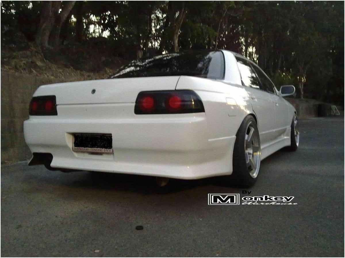 Installed View - Nissan Skyline R32 Sedan: Vertex Style Side Skirts