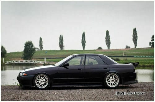 Installed View - Nissan Skyline R32 Sedan: Vertex Style Side Skirts