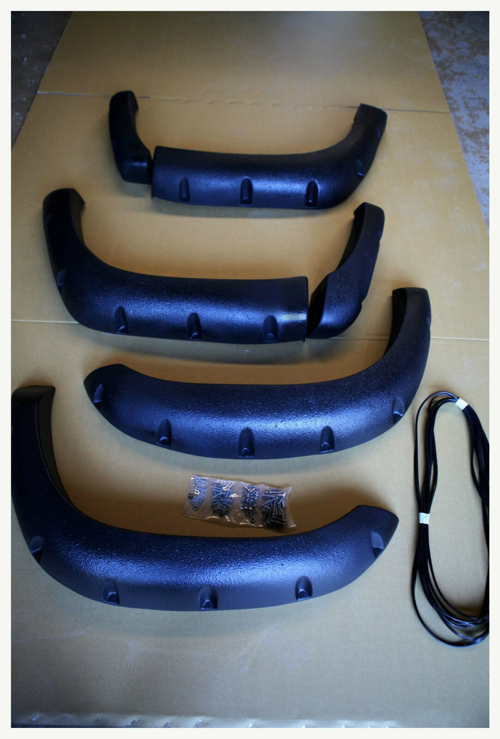 Installed View - Toyota Hilux Dual Cab 1997-2005: 4.0" Jungle Flare Full Set