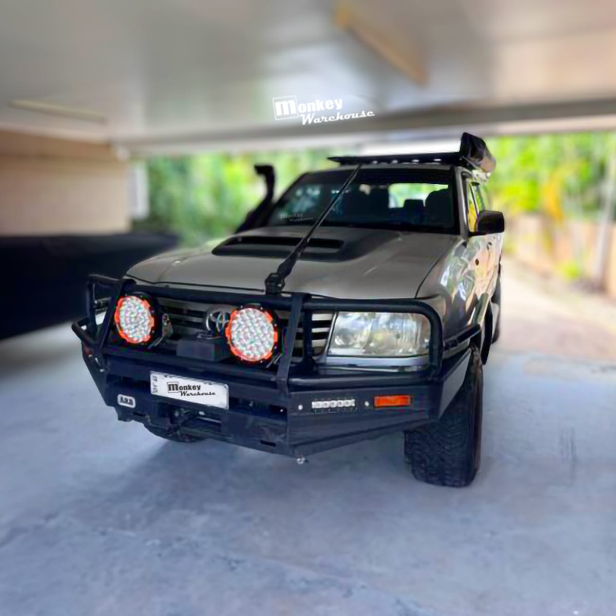 Installed View - Toyota Landcruiser 100 Series: Bonnet Scoop (1998-2007)