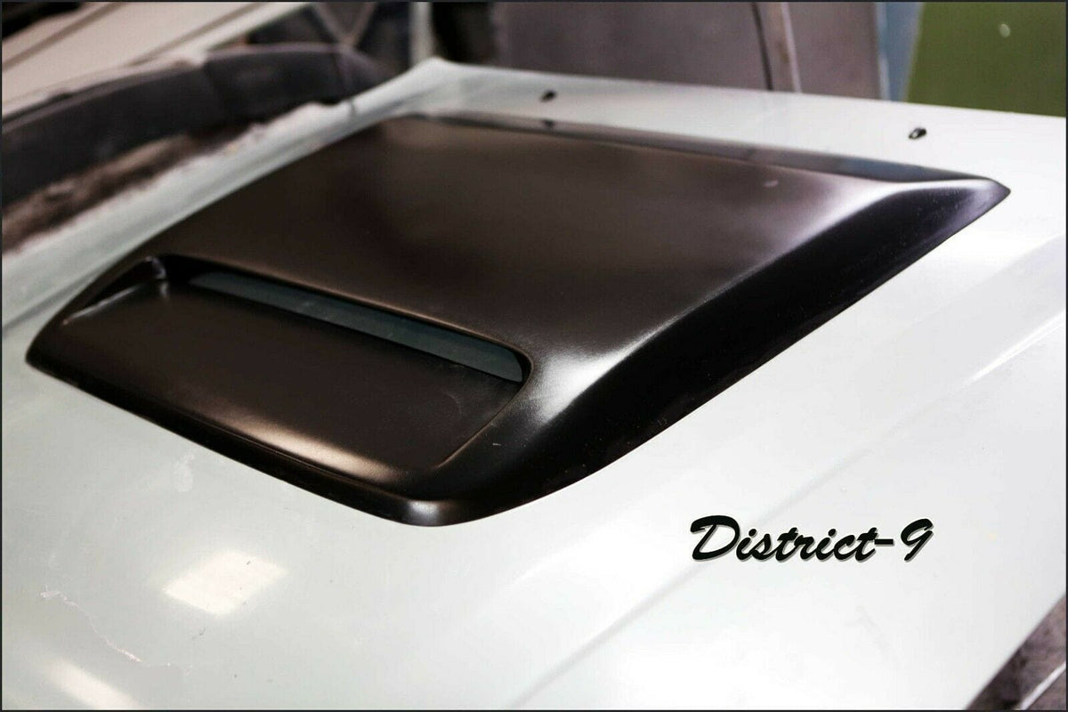 Installed View - Toyota Landcruiser 100 Series: Bonnet Scoop (1998-2007)