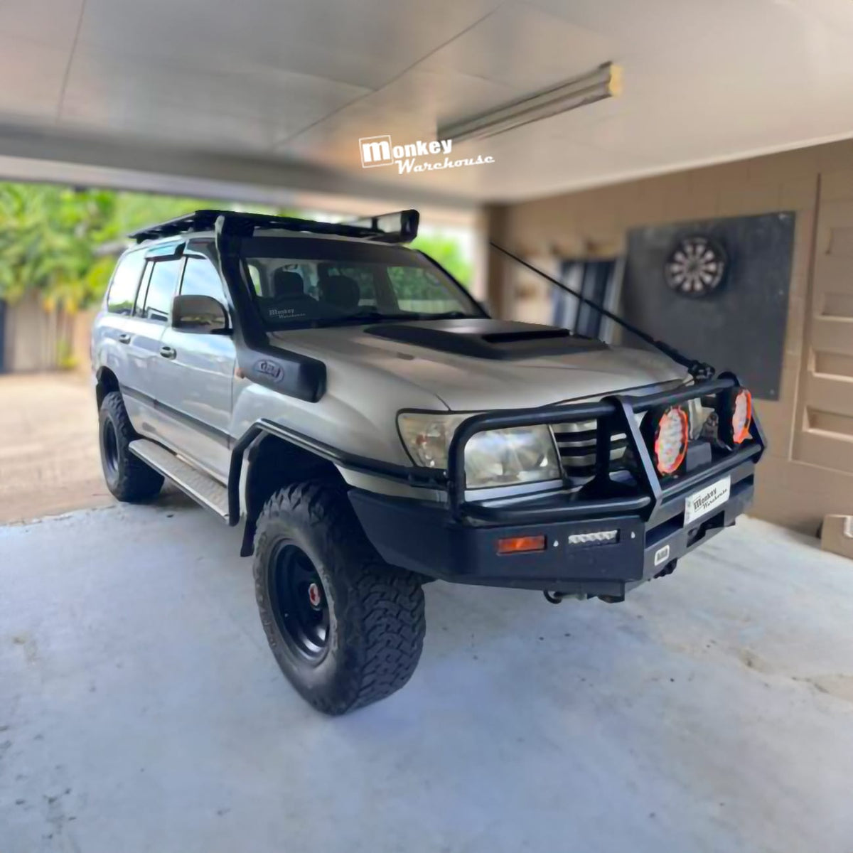 Installed View - Toyota Landcruiser 100 Series: Bonnet Scoop (1998-2007)